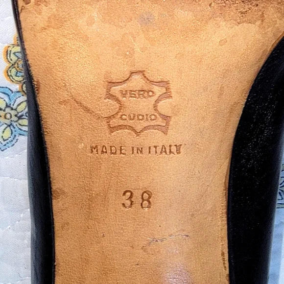 Manolo Blahnik black leather pumps size 38 gentle used - Picture 6 of 12